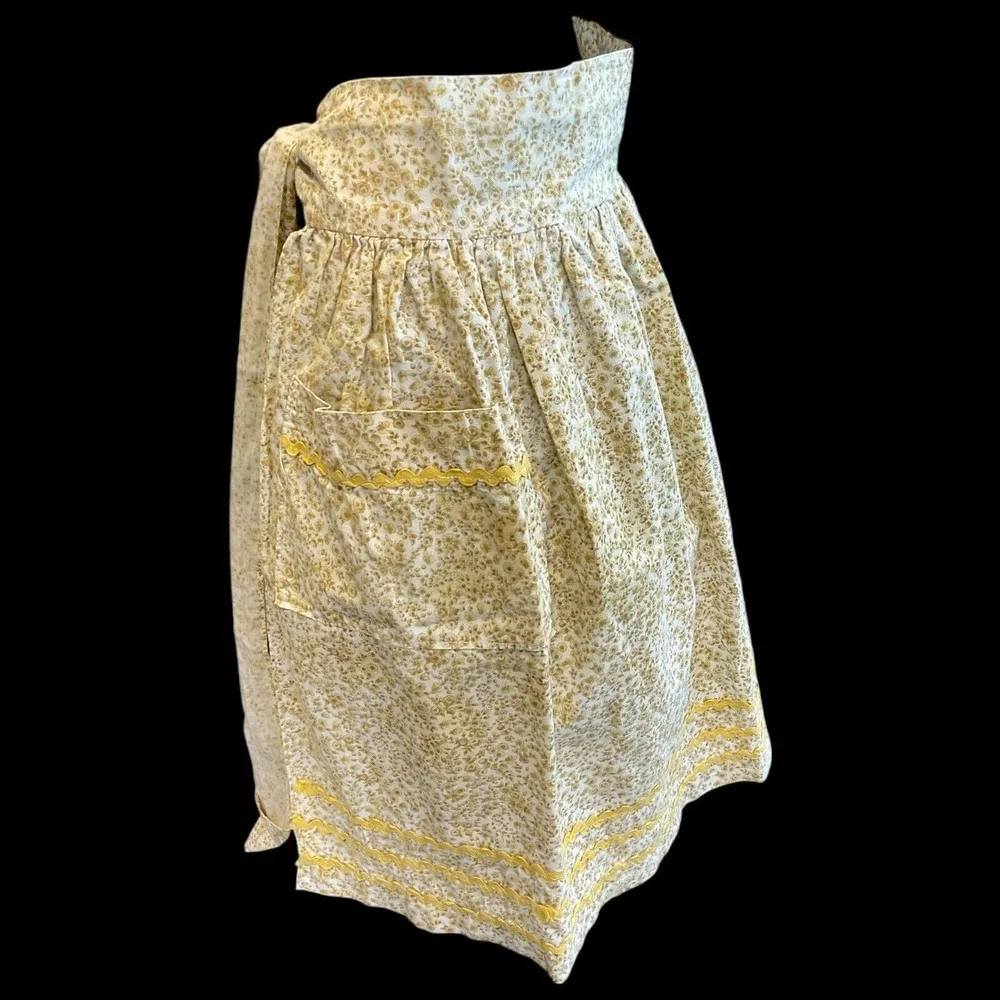 Vintage Calico Apron Handmade‎ Pocket Yellow Rick Rack Trimmed Calico Print